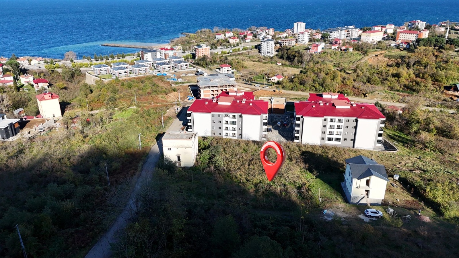 MABEL GAYRİMENKUL/ADACIKTA DENİZ MANZARALI 656M2 VİLLALIK ARSA